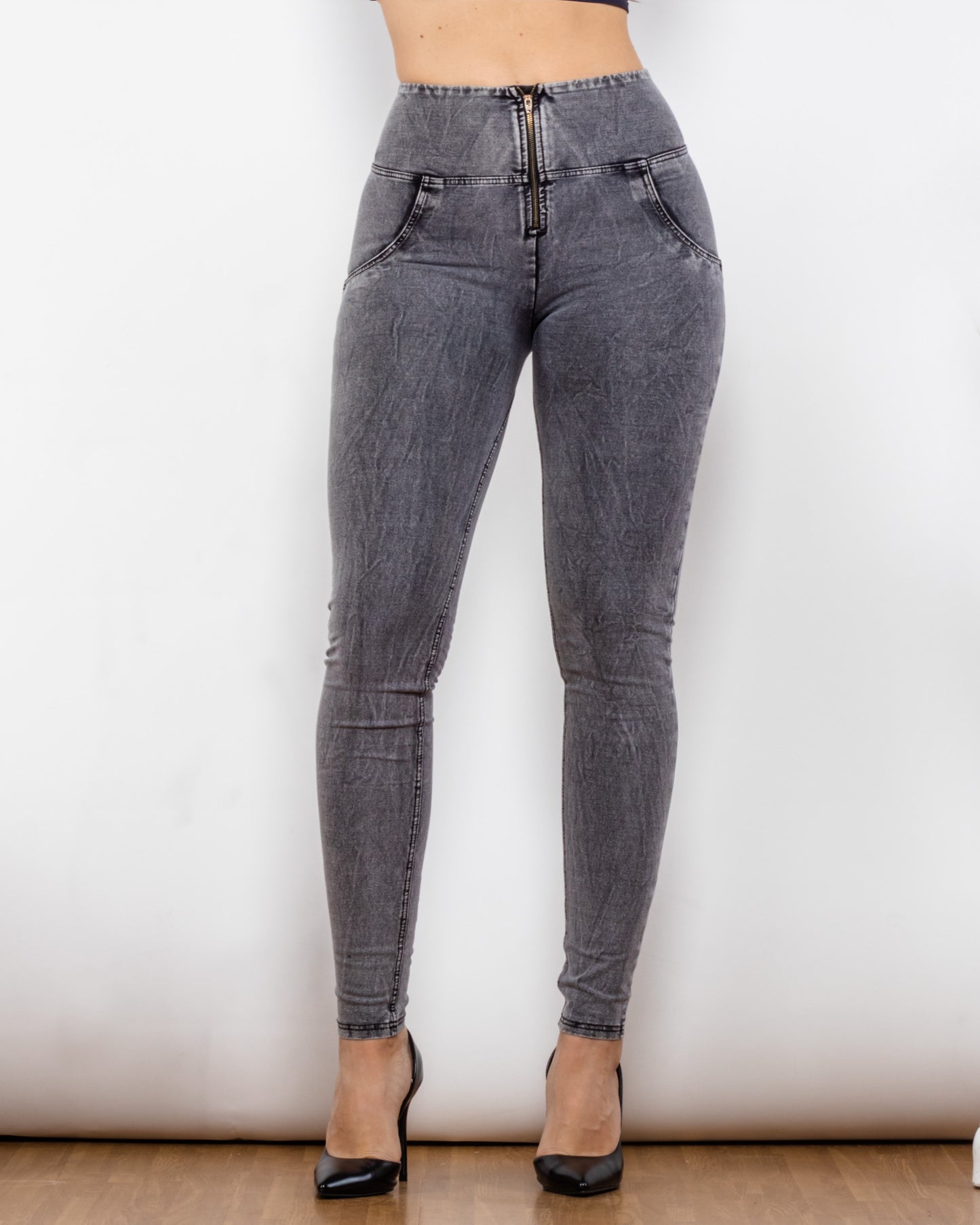 24024HWDGreyJ  bottom