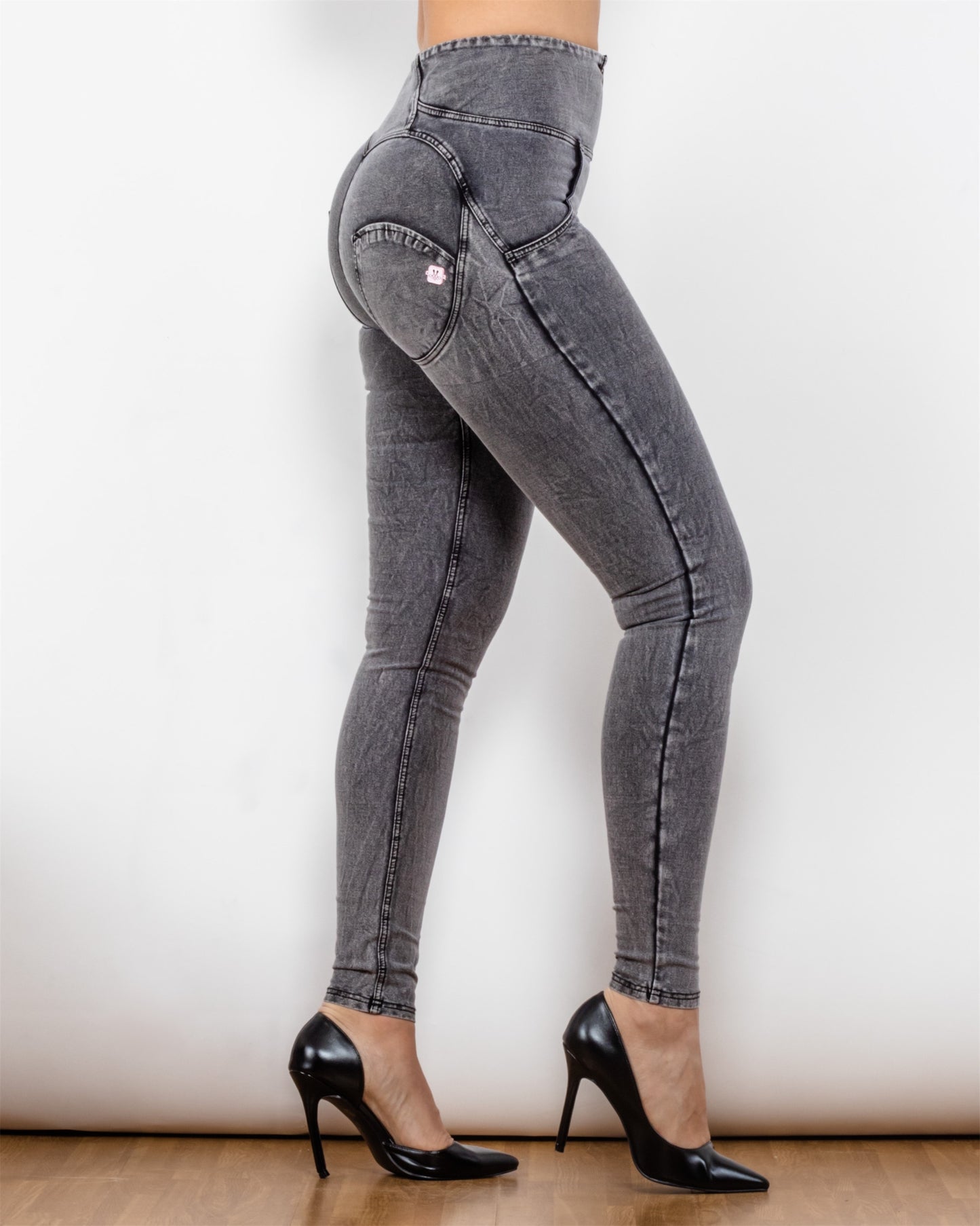 24024HWDGreyJ  bottom
