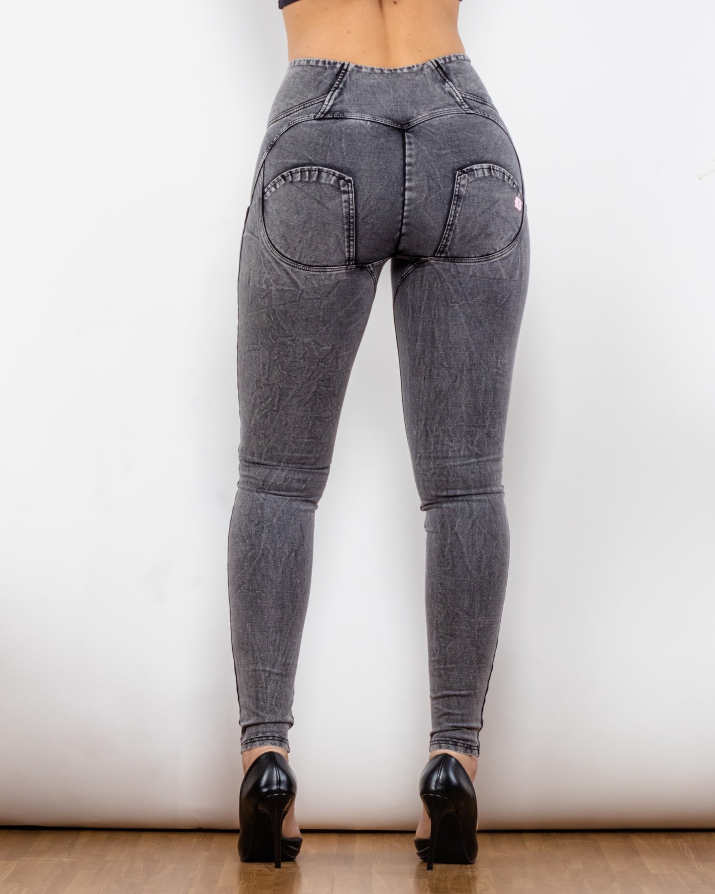 24024HWDGreyJ  bottom