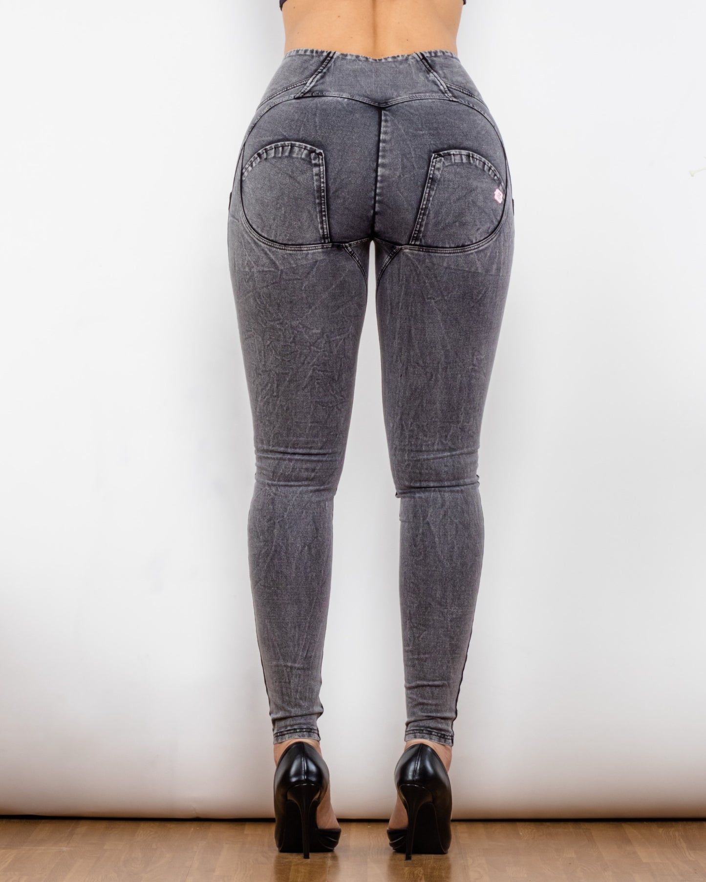 24024HWDGreyJ  bottom