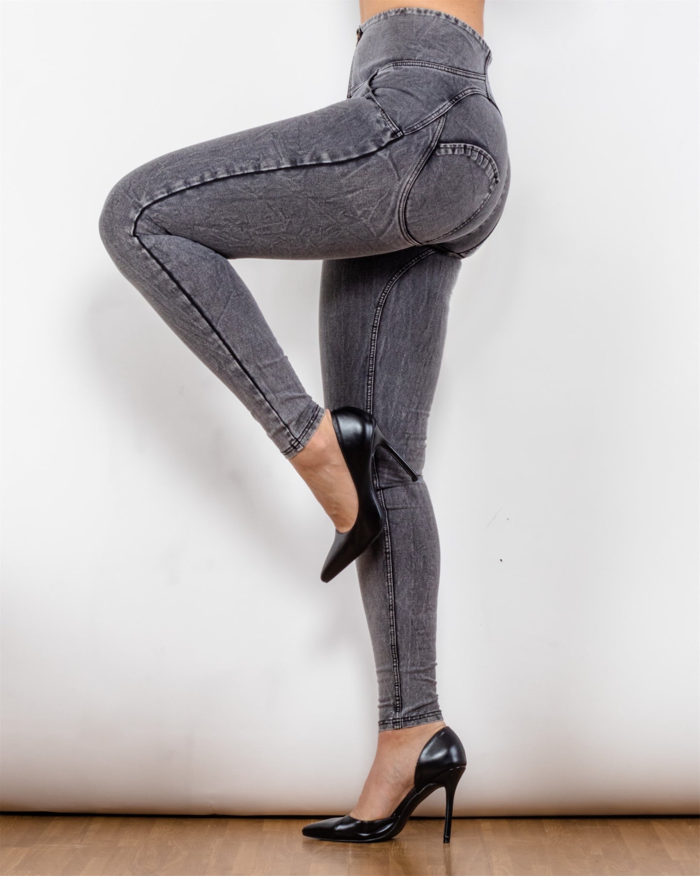 24024HWDGreyJ  bottom